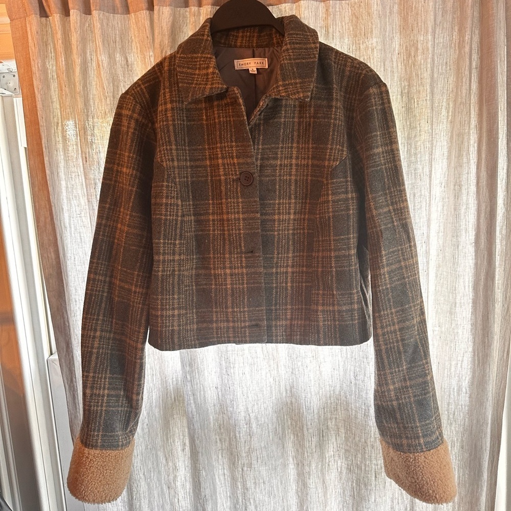 Cropped Blazer Jacket - Picture 2 of 4